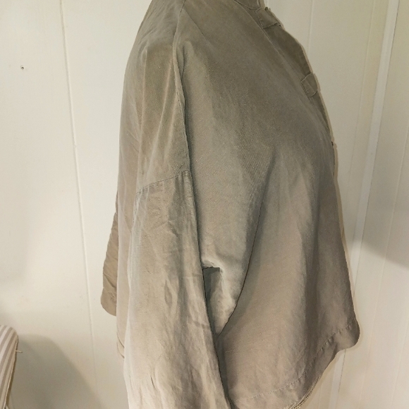 Eileen Fisher Button down linen/silk Blouse Sz XS (Fits bigger) - Picture 2 of 6